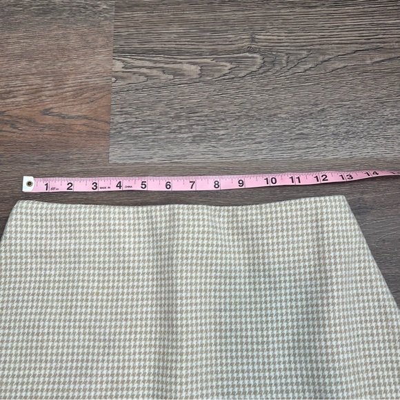 Shein Mini High Waisted Cream and White Houndstooth Skirt Size Small - Picture 5 of 6